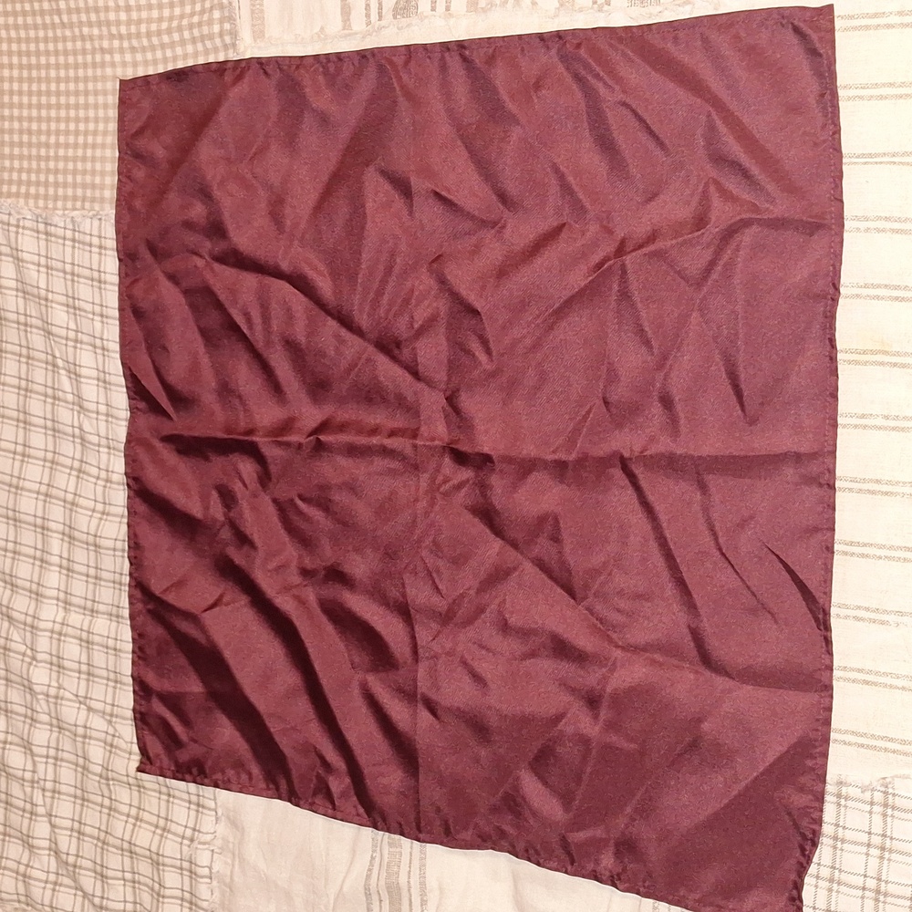 9 burgundy napkins 19"×19"